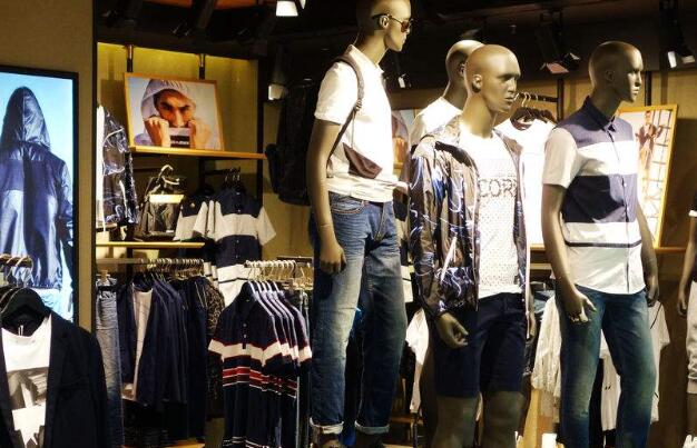 男士服装店如何陈列才会引起大家目光